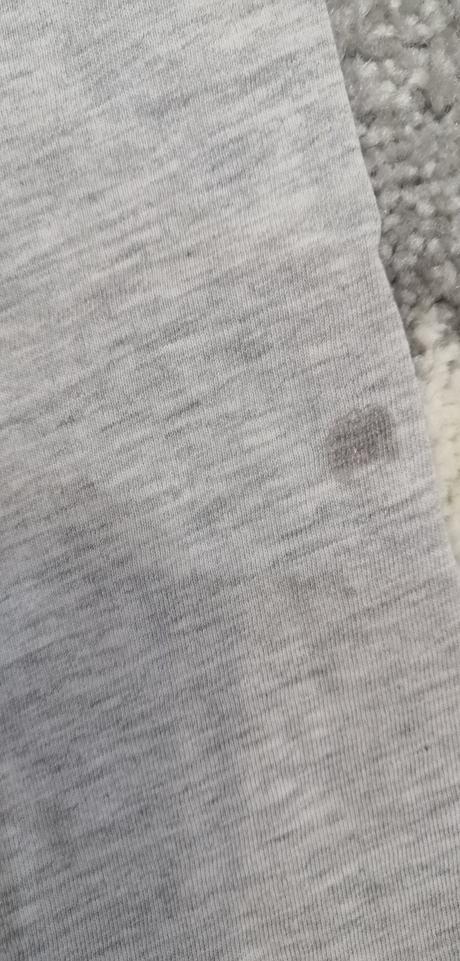 Sivé tričko s obláčikom, 122