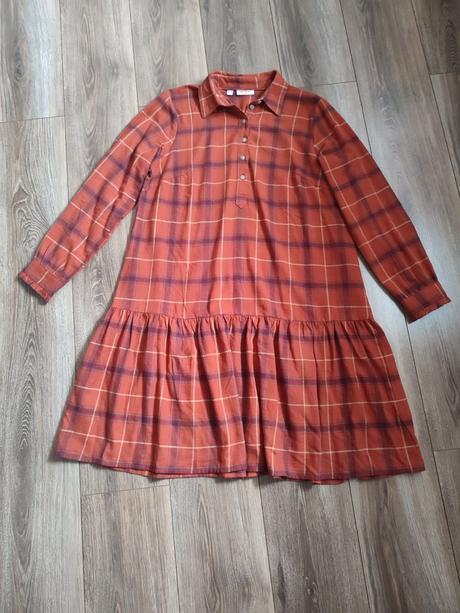 Kárované šaty, 40