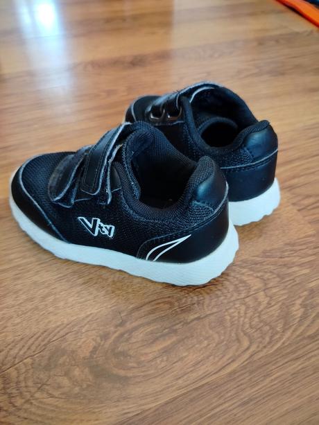 Botasky, deichmann,24