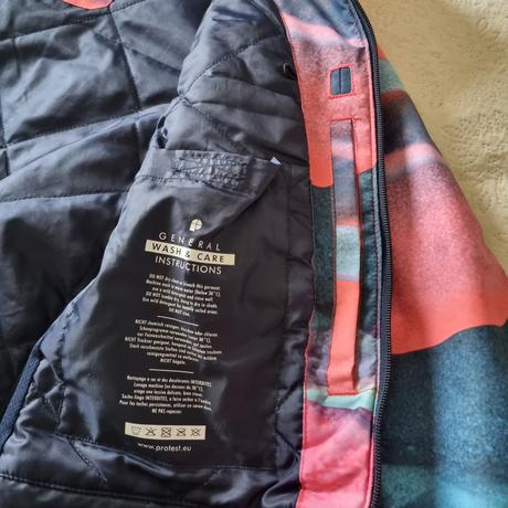 Lyžiarska bunda protest, 38