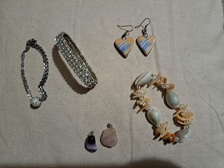 Bižutéria - náramky, prívesky, náhrdelníky, náušni, 