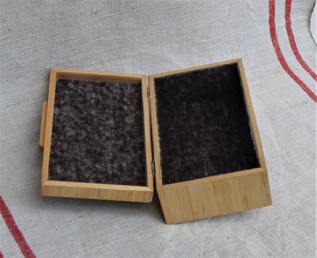 Stará šperkovnica s kostolíkom, 