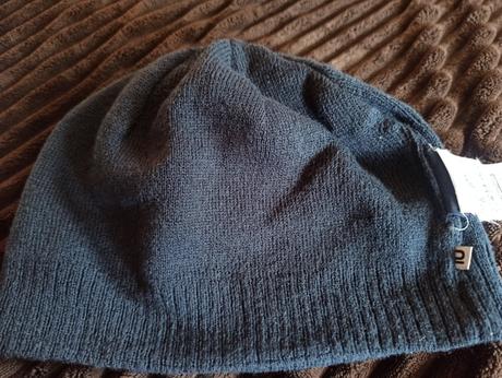 Čiapka, sivá, nosena, wedze,134