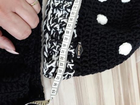 Dievčenská čiapka a šál, 122–134