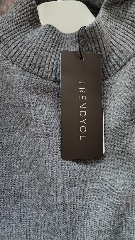 Dámske úpletové šaty, m