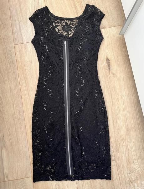 Cierne cipkovane minisaty, s