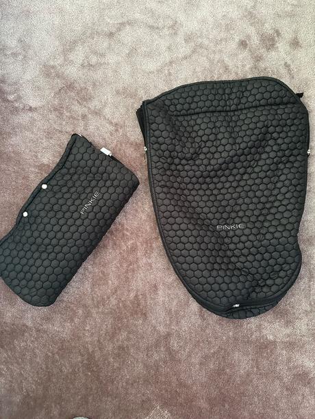 Nánožník a rukavice pinkie, pinkie