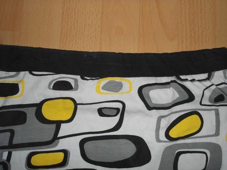 Zlto-cierno-sivo-biele saty bez ramienok, m