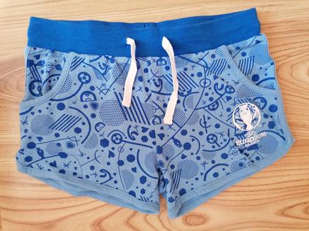 Tričkovinove kraťasy, 122