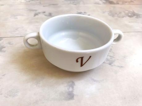 Porcelánová miska s uškami, 