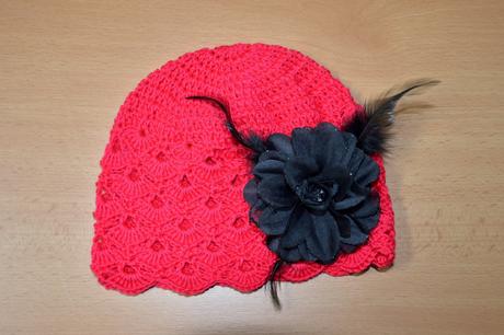 Háčkovaná čiapočka s kvetom, <50 - 158
