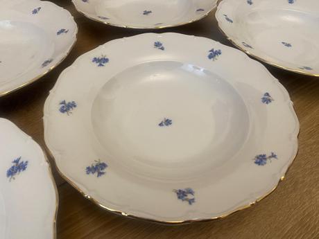 Hlboké taniere s kvetinovým vzorom, 