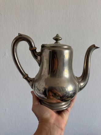 Starozitny vintage kovovy znaceny cajnik kavova c,