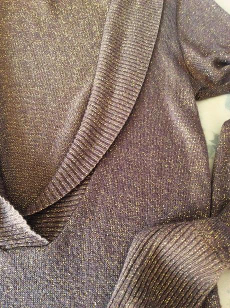 Dlhší zaujímavý pulovrik, s