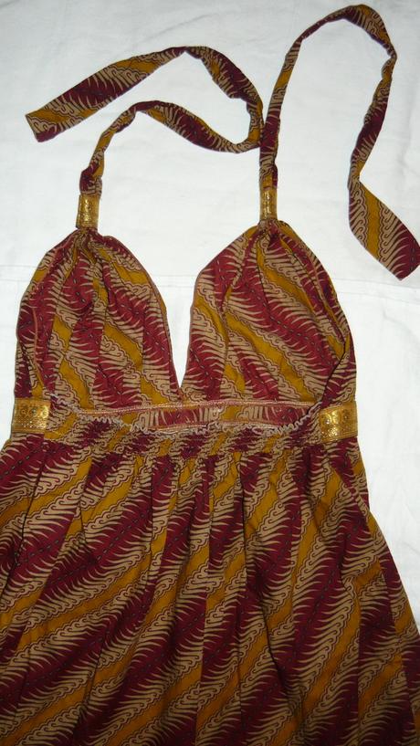 Sexi šaty so zlatou stuhou, s