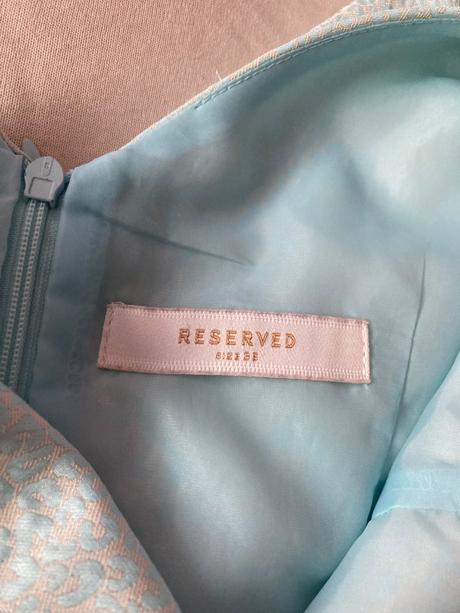 Elegantné, reserved,s