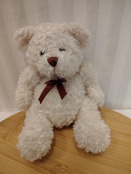 Plyšový biely medveď s hnedou mašlou, 19 cm, 