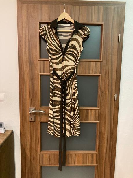 Trblietave slávnostne saty, s