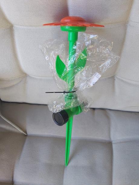 Záhradný zavlažovač plastový 34cm,