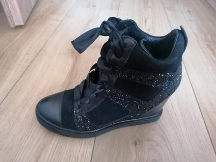 Topanky na platforme, 36