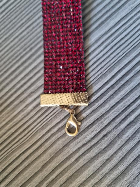 Choker s kamienkami,