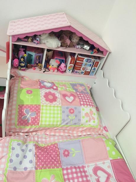 Detská postieľka a nočný stolík, 