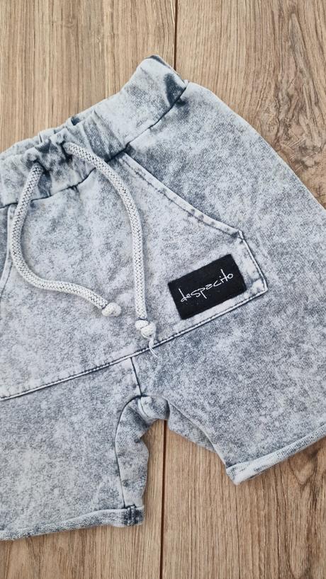 Kraťasy despacito, 104