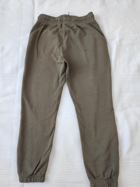 Strednehrubé tepláky, f&f,134