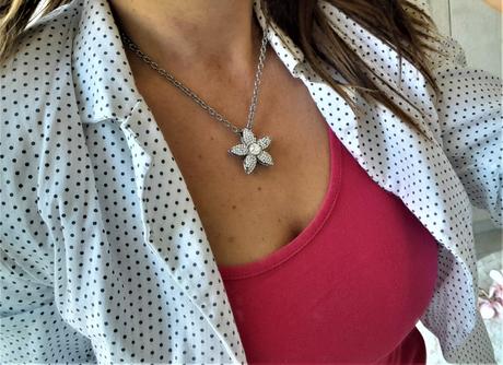 Náhrdelník s kvetom, 