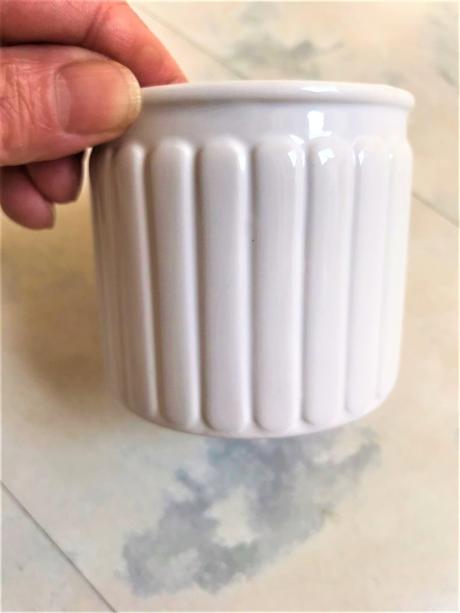 Starožitná porcelánová nádobka, 