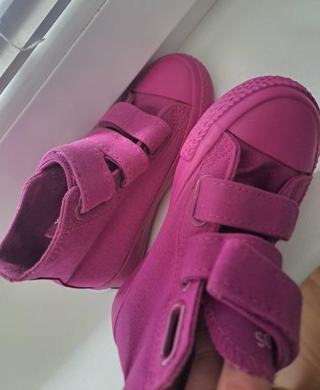 Vyššie tenisky, 27