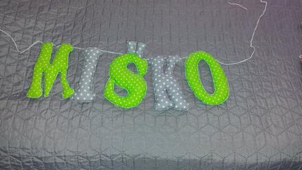 Mena misko a natalka na stenu, 