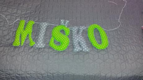 Mena misko a natalka na stenu, 