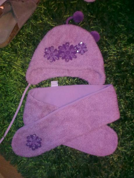 Bledofialová súpravička, 110