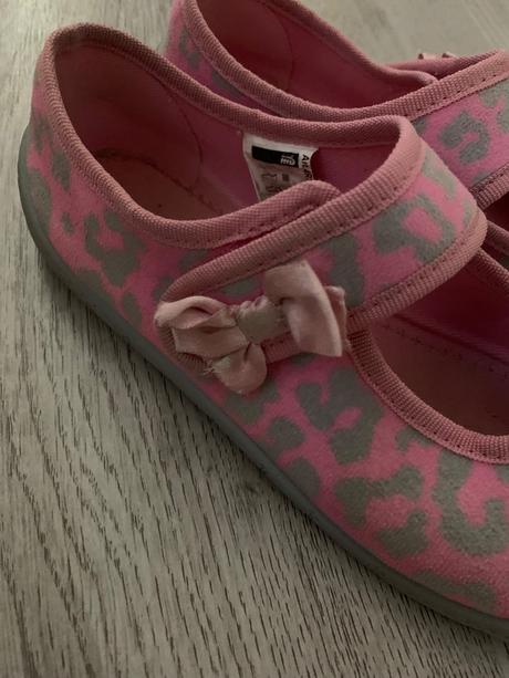 Baleríny prezuvky, 33