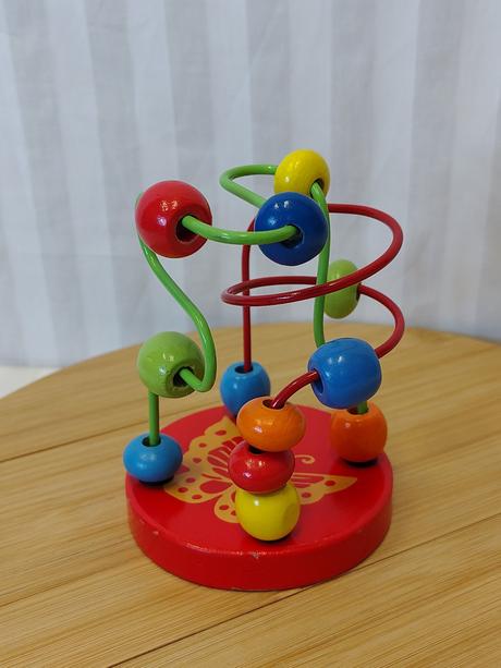 Drevený motorický labyrint s motýlikom, 12 cm,