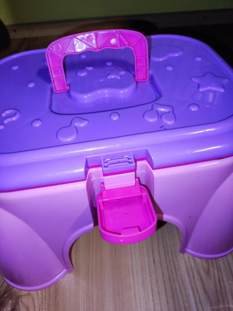 Stolček alebo kufrík pre bábiky, 