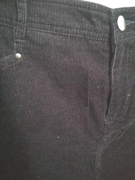 Čierna menčestrová sukňa, m