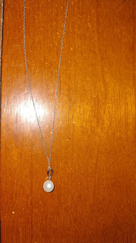 Strieborný náhrdelník s perlou, 
