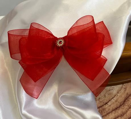 Organzová mašľa s trblietavými kamienkami,