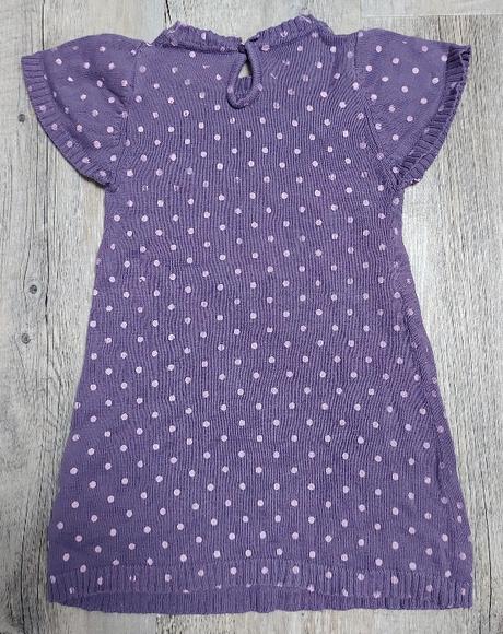Fialové bodkované pletené šaty, 110