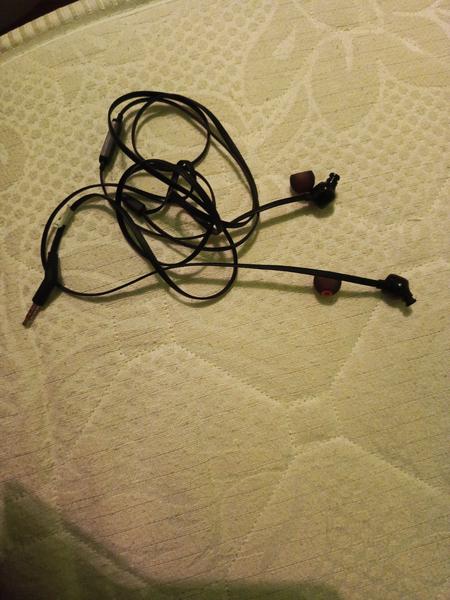 Ako vymeniť náhradné štuple na JBL slúchadlách?