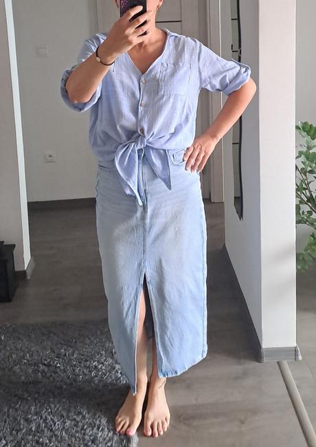 Modrá blúzka s uzlom, 