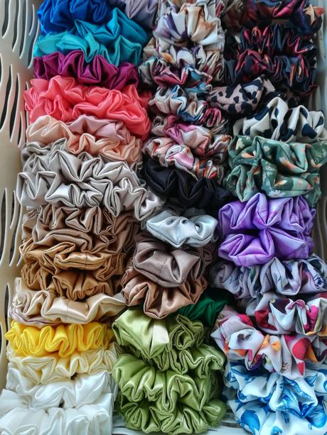 Saténová gumička, tenká, viac ako 40 vzorov/farieb, 