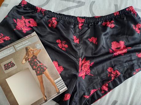 Pyžamové kraťasy, 44