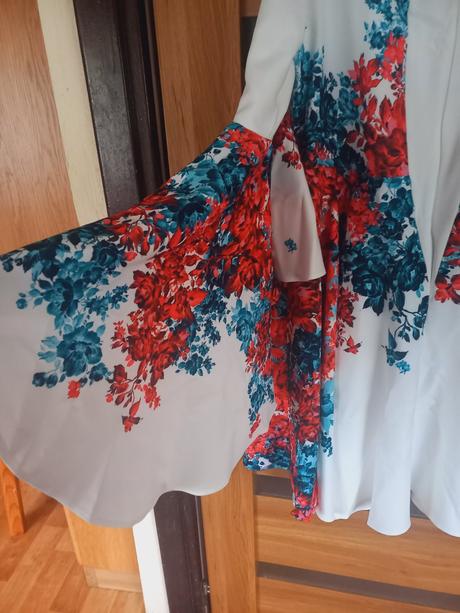 Extravagantné elegantné prekrasne saty, xl