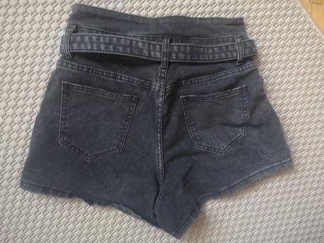 Shortky so zvýšeným pásom, s