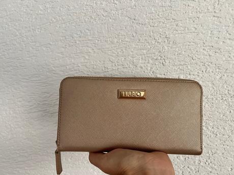 Peňaženka, liu jo
