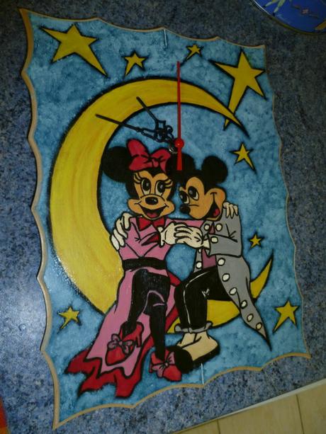 Drevené hodinky s minnie+mickey, 