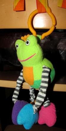 Hracka na kocik a autosedacku - žaba,